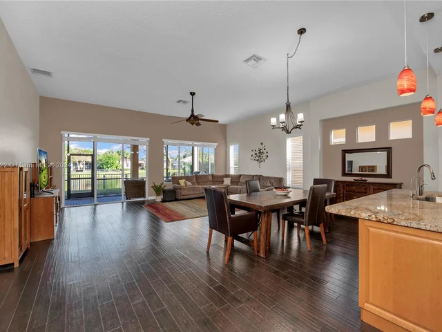 7864 NW 123rd Ave, Parkland FL 33076