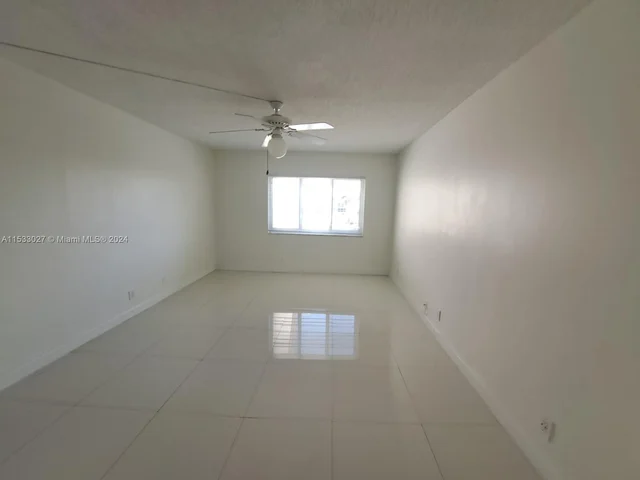 140 Lakeview Dr # 310, Weston FL 33326