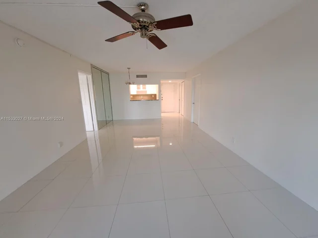 140 Lakeview Dr # 310, Weston FL 33326