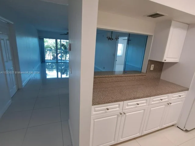 140 Lakeview Dr # 310, Weston FL 33326