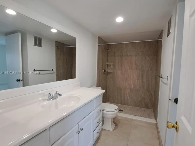 140 Lakeview Dr # 310, Weston FL 33326