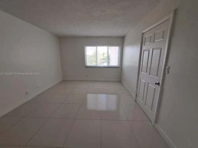 140 Lakeview Dr # 310, Weston FL 33326