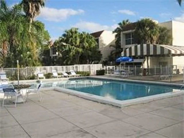 140 Lakeview Dr # 310, Weston FL 33326