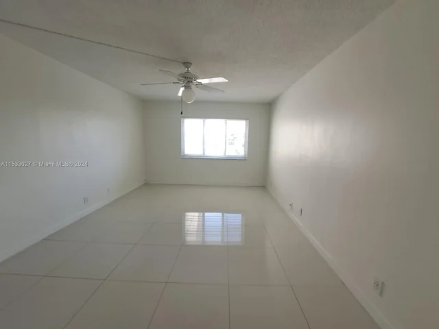 140 Lakeview Dr # 310, Weston FL 33326