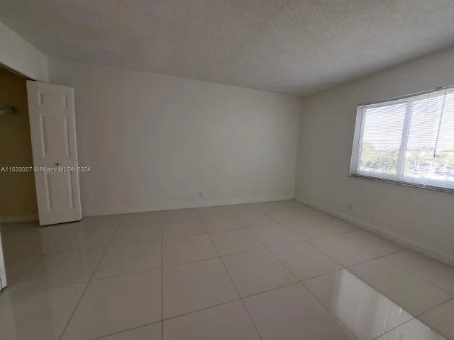 140 Lakeview Dr # 310, Weston FL 33326