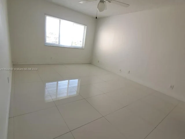 140 Lakeview Dr # 310, Weston FL 33326