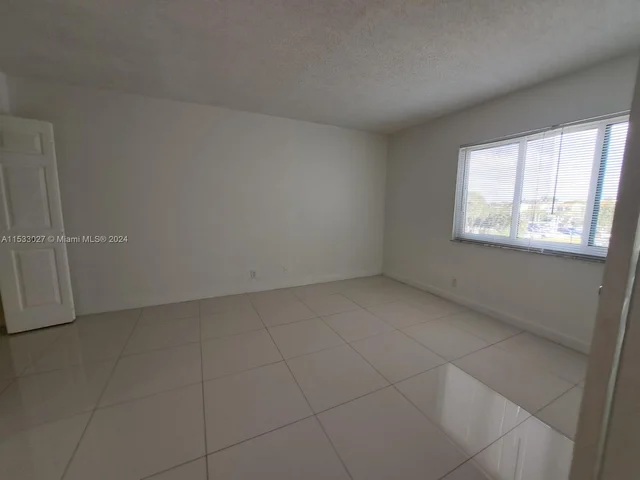 140 Lakeview Dr # 310, Weston FL 33326