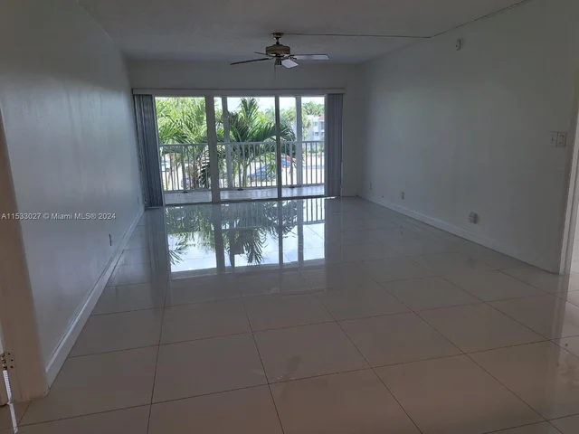 140 Lakeview Dr # 310, Weston FL 33326