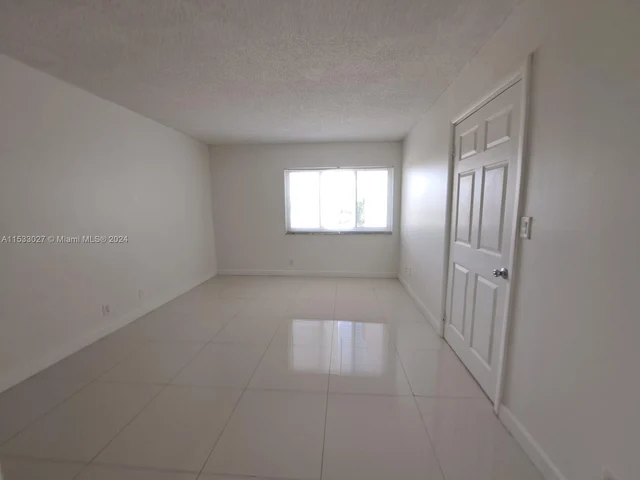 140 Lakeview Dr # 310, Weston FL 33326