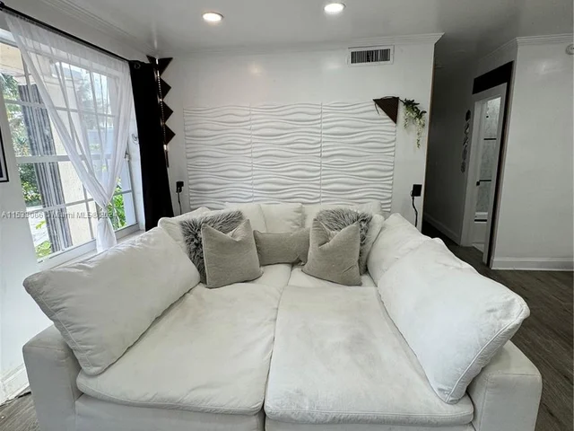 18600 NE 7th Ct # 1, North Miami Beach FL 33179