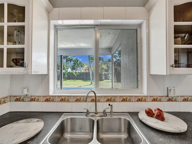 10800 NW 21st St, Sunrise FL 33322