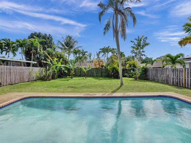 10800 NW 21st St, Sunrise FL 33322