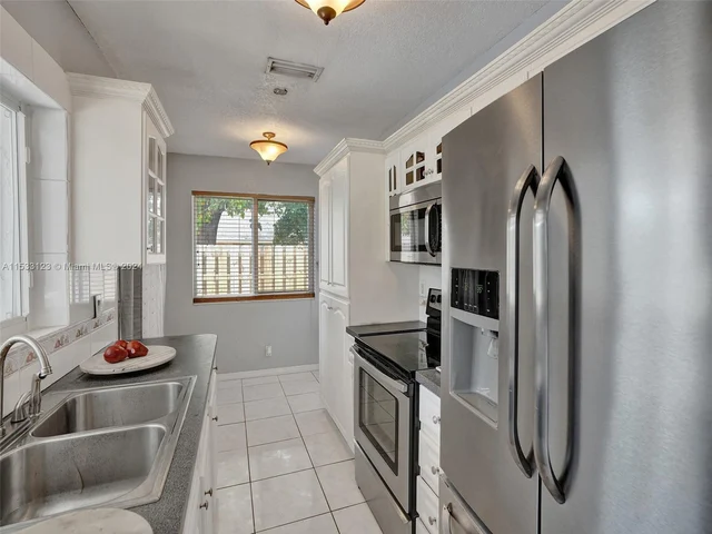 10800 NW 21st St, Sunrise FL 33322