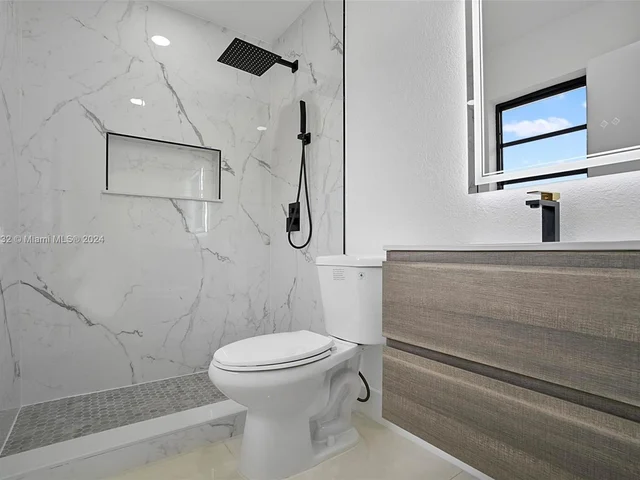 200 SE 7th St, Dania Beach FL 33004