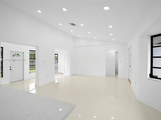 200 SE 7th St, Dania Beach FL 33004