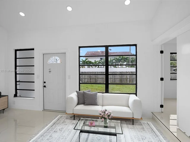 200 SE 7th St, Dania Beach FL 33004