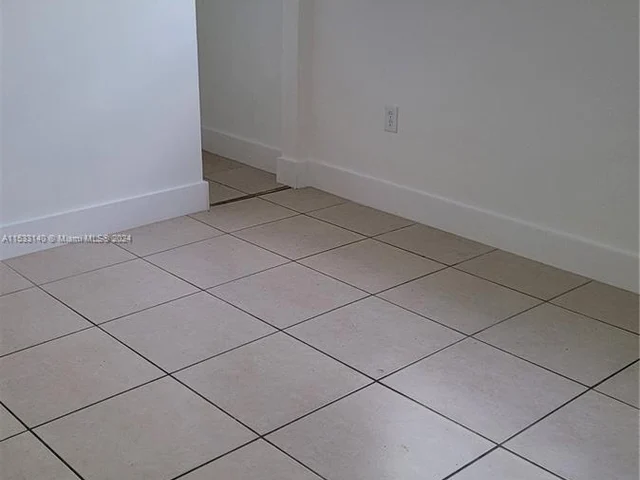 9365 Fontainebleau Blvd # E212, Miami FL 33172