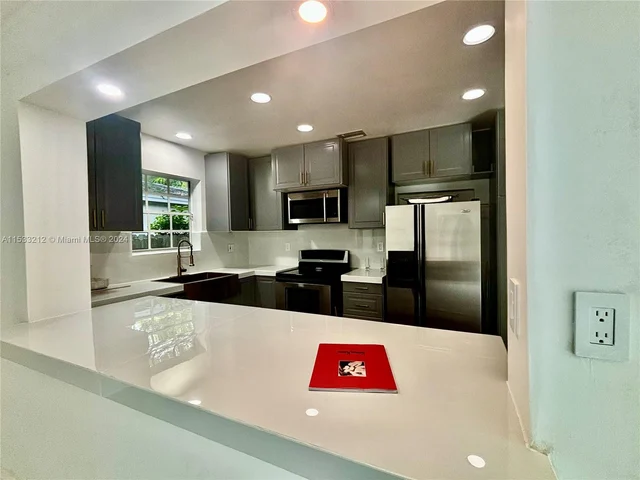 4150 Park Ave, Miami FL 33133