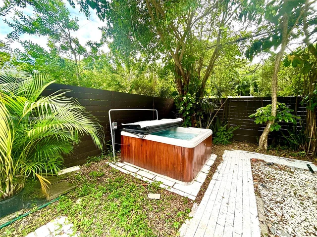 4150 Park Ave, Miami FL 33133