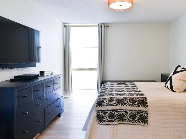 20301 W Country Club Dr # 427, Aventura FL 33180