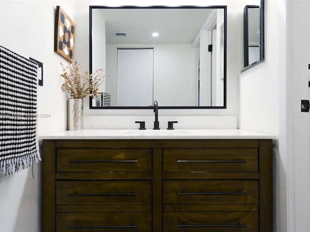 20301 W Country Club Dr # 427, Aventura FL 33180