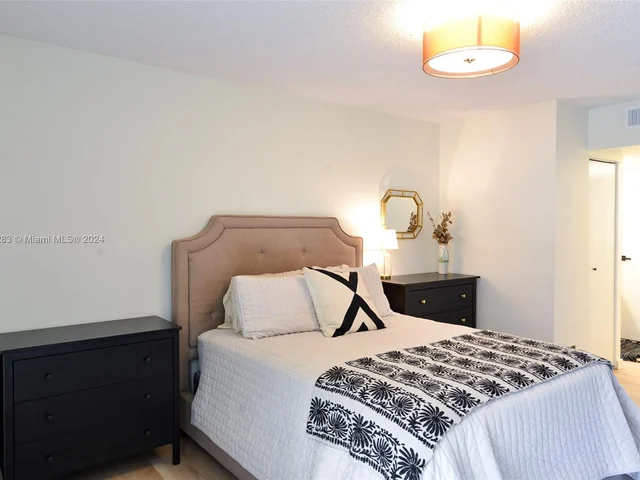 20301 W Country Club Dr # 427, Aventura FL 33180