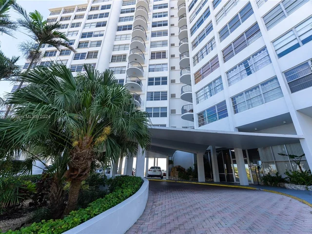 11930 N Bayshore Dr # 302, North Miami FL 33181