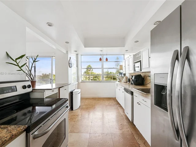 11930 N Bayshore Dr # 302, North Miami FL 33181