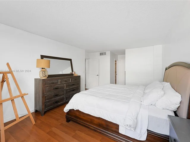 11930 N Bayshore Dr # 302, North Miami FL 33181