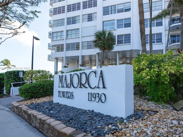 11930 N Bayshore Dr # 302, North Miami FL 33181