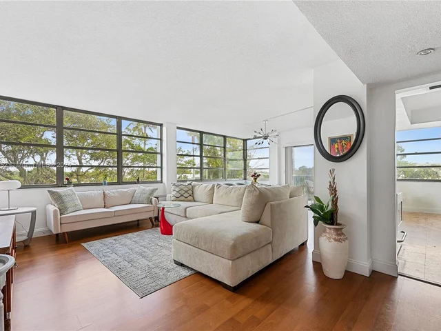 11930 N Bayshore Dr # 302, North Miami FL 33181