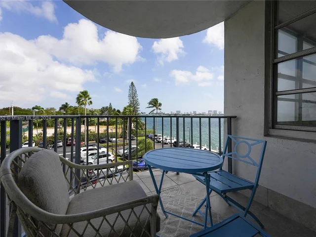 11930 N Bayshore Dr # 302, North Miami FL 33181