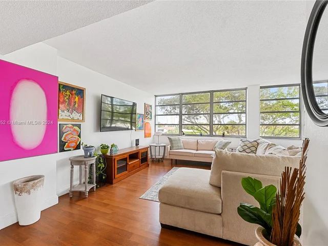 11930 N Bayshore Dr # 302, North Miami FL 33181