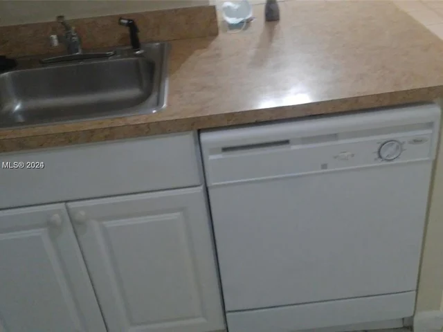 214 Lake Pointe Dr # 114, Oakland Park FL 33309