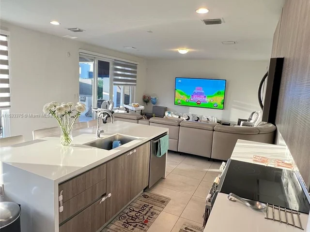 6750 NW 103rd Ave, Doral FL 33178