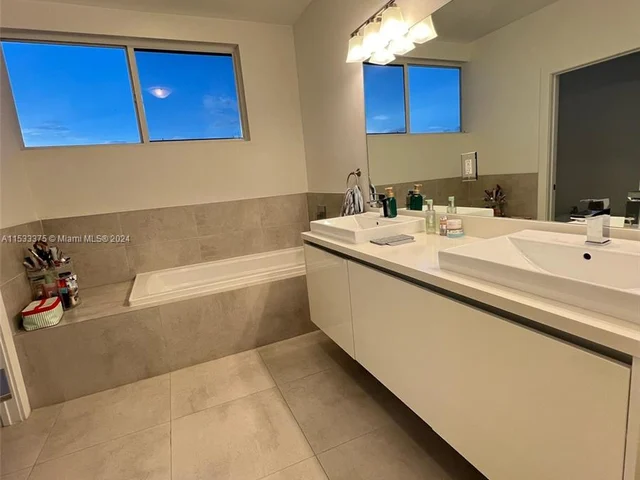 6750 NW 103rd Ave, Doral FL 33178