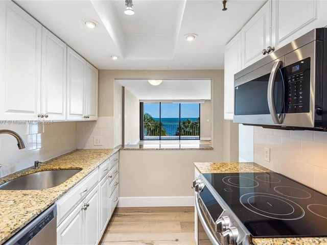 1632 S Bayshore Ct # 202, Miami FL 33133