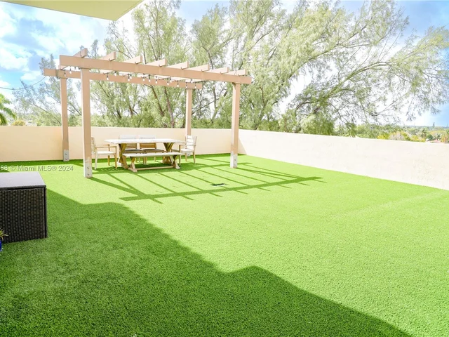 8430 SW 8th St # 504B, Miami FL 33144