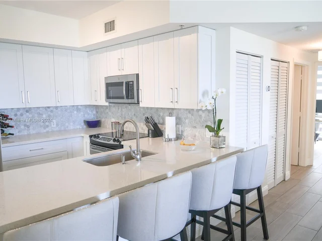 8430 SW 8th St # 504B, Miami FL 33144