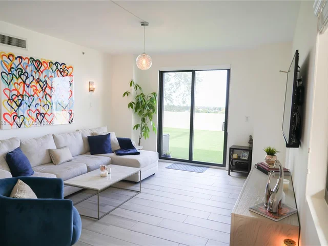 8430 SW 8th St # 504B, Miami FL 33144