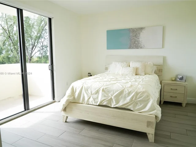 8430 SW 8th St # 504B, Miami FL 33144