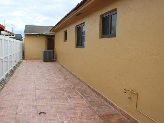 7579 W 31st Ave, Hialeah FL 33018