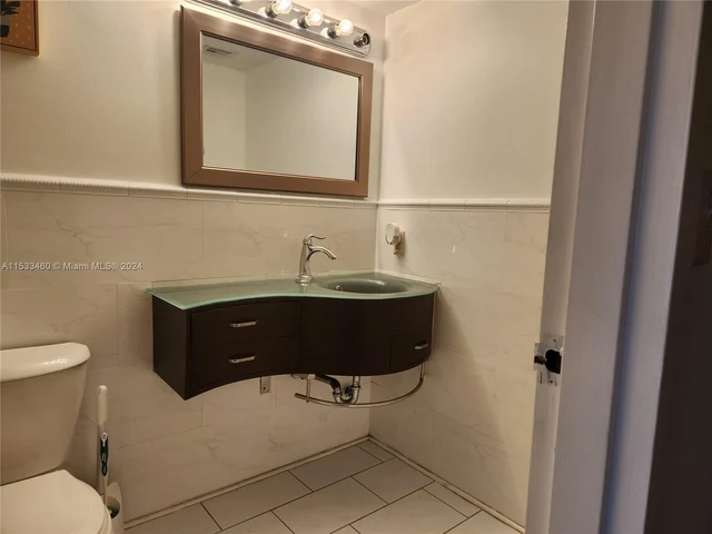 7601 E Treasure Dr # 1501, North Bay Village FL 33141