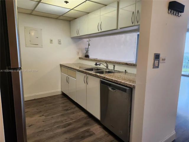 7601 E Treasure Dr # 1501, North Bay Village FL 33141