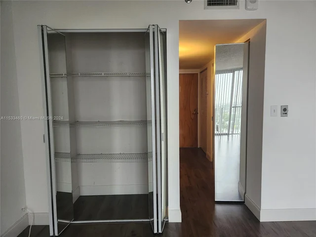 7601 E Treasure Dr # 1501, North Bay Village FL 33141