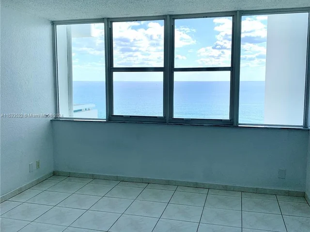 3140 S Ocean Dr # 2105, Hallandale Beach FL 33009