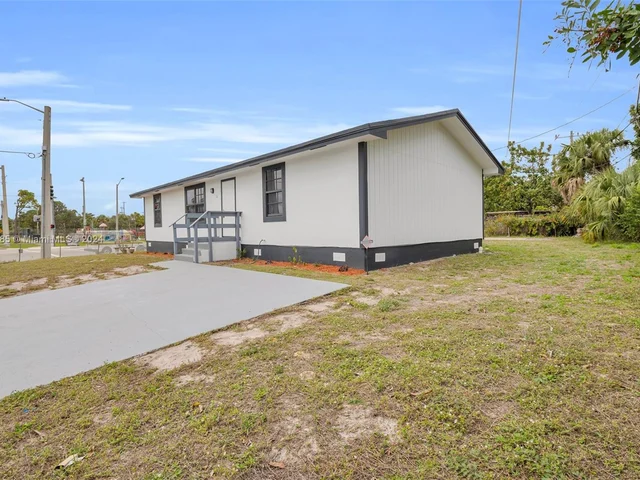 11 NE 17th Ave, Boynton Beach FL 33435