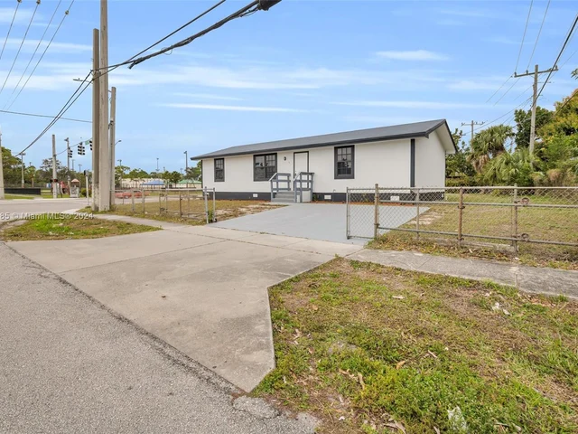 11 NE 17th Ave, Boynton Beach FL 33435