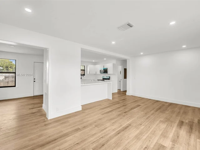 11 NE 17th Ave, Boynton Beach FL 33435