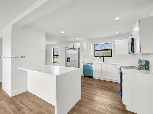 11 NE 17th Ave, Boynton Beach FL 33435